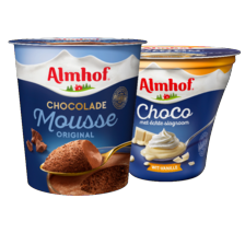 Almhof dessert met slagroom, chocolade mousse of yoghurt mousse